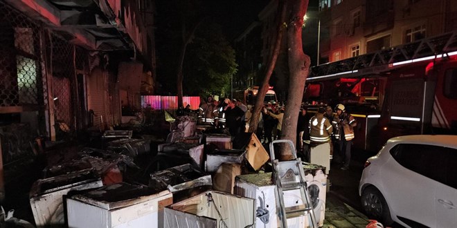 İstanbul'da beyaz eşya mağazasında yangın çıktı
