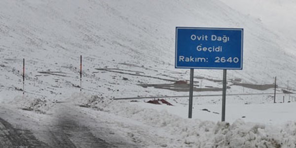 Ovit Dağı Geçidi kardan ulaşıma kapandı - Memurlar.Net