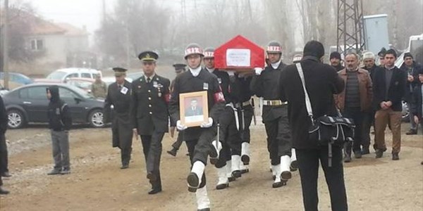 Trafik Kazasında Hayatını Kaybeden Astsubay Çavuş Yozgat Ta Toprağa Verildi Memurlar