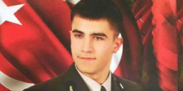 Şehit olan askerler arasında bulunan 25 yaşındaki Astsubay Çavuş Mustafa Özdemir&#39;in şehit olduğu haberi, askeri erkan tarafından ... - headline
