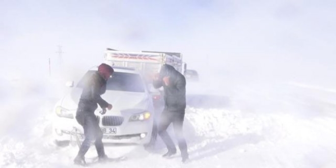 Ağrı da Kar Ve Tipi Ulaşımı Aksattı Memurlar Net