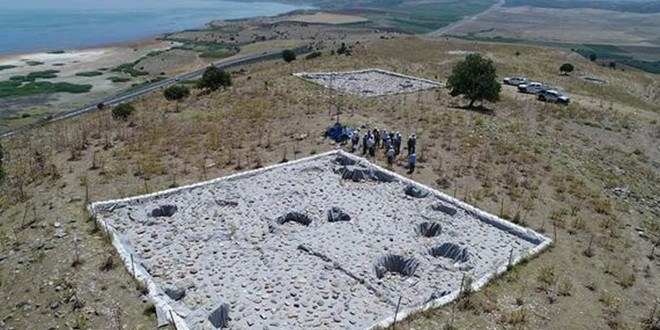 Manisa'da 3 bin 500 yıllık tahıl ambarı