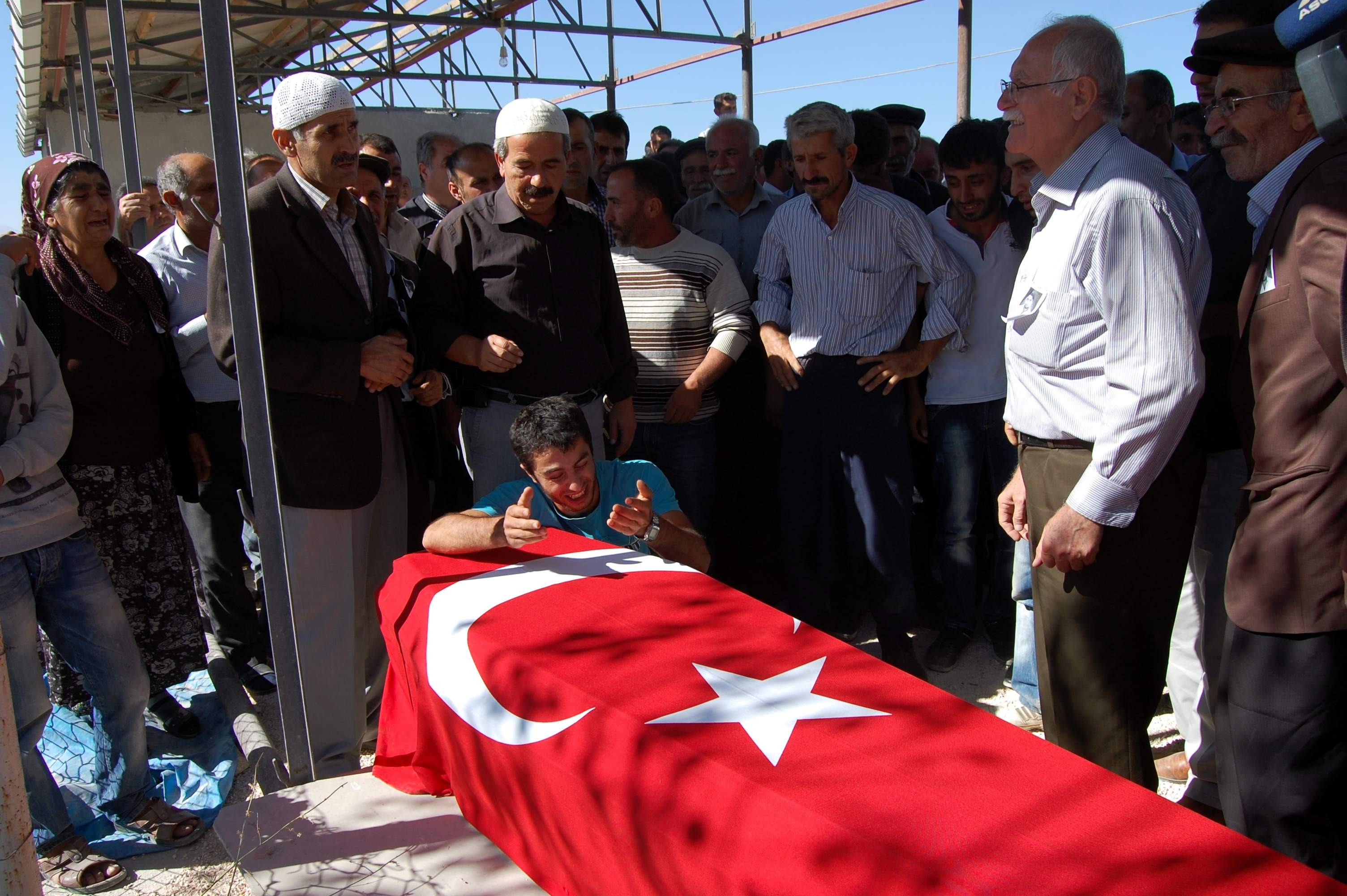 Araçtan Düşerek Hayatını Kaybeden Asker, Memleketi Adıyaman'da Toprağa ...