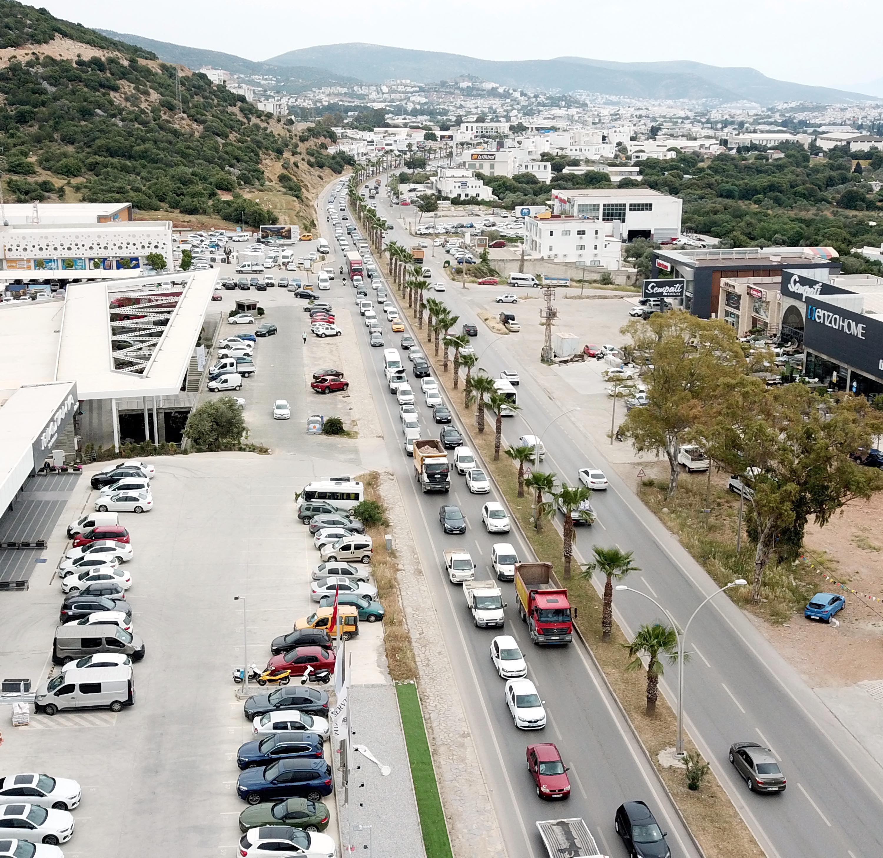 Tam kapanma öncesi Bodrum'a akın var