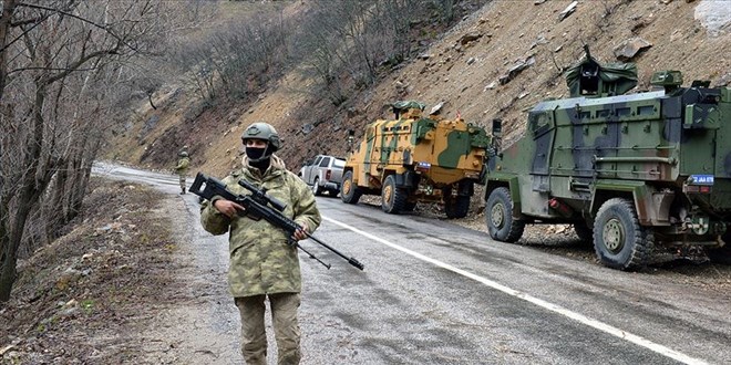 Terr rgt PKK'dan kaan 2 terrist ikna yoluyla teslim oldu