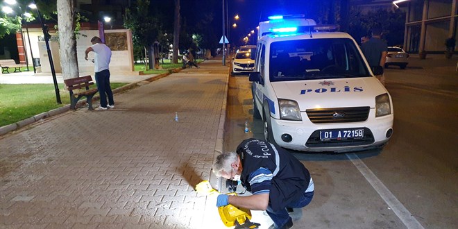 Eski polise kar maskeli 2 kii tarafndan silahl saldr