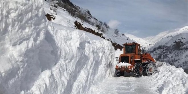 Sivas'ta kar ya nedeniyle 40 ky yolu ulama kapand
