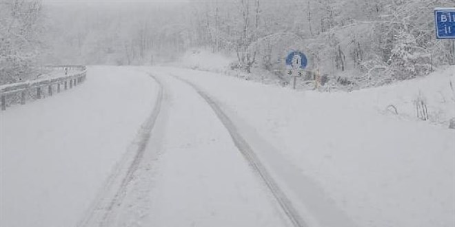 Sivas'ta kar nedeniyle 24 ky yolunda ulam salanamyor