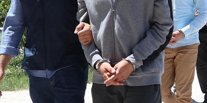 Yunanistan'a kaarken yakalanan 2 FET phelisi eski polis tutukland