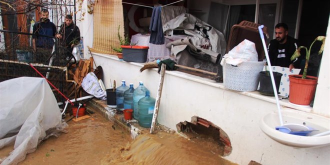 Bodrum'da sel facias, evleri su bast, sokak hayvanlar bouldu