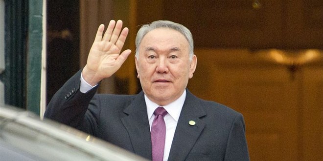 Kazakistan'da Nazarbayev'in damatlar grevlerinden istifa etti