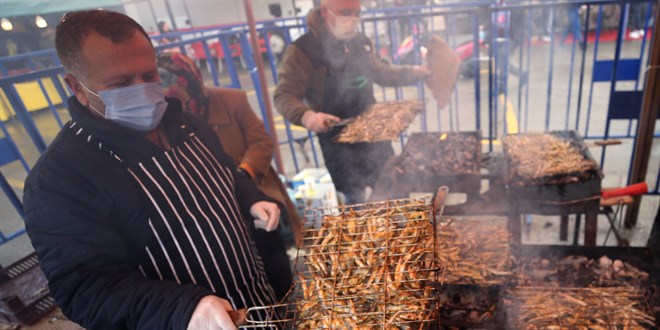 Dzce'deki Hamsi Festivali'nde 7 tona yakn balk tketildi