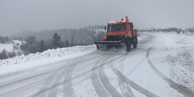 Karabk'te kar ya nedeniyle kapanan 248 ky yolundan 72'si ulama ald