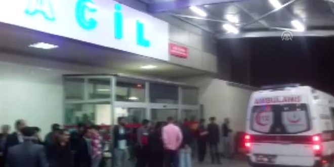 Adana'da minibsn devrilmesi sonucu 1 kii ld, 10 kii yaraland