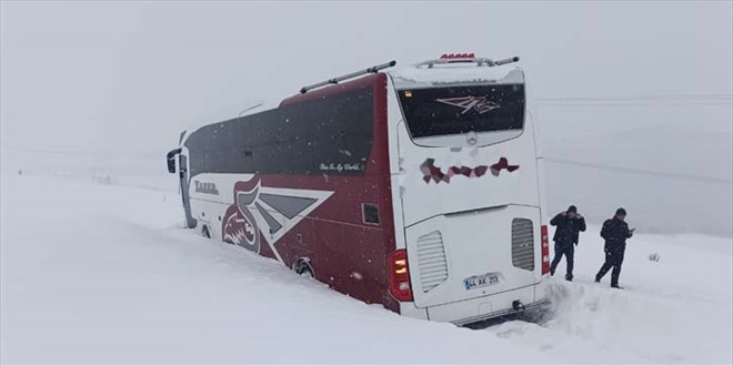 Kara saplanan otobsteki 30 yolcu kurtarld