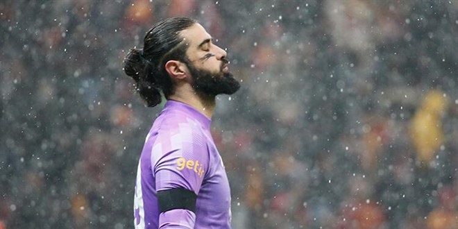 Galatasaray'n deneyimli kalecisi vahim hastala yakaland!