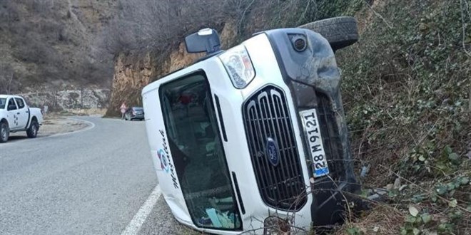 Giresun'da renci servisi devrildi: 4 yaral