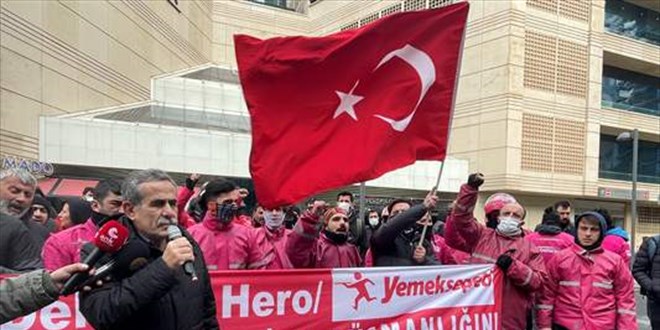 stanbul'da motorlu kuryelerin protestosu sryor