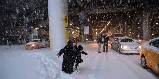 stanbul'da kar ya etkisini srdryor