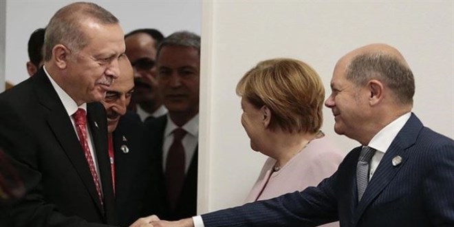 Erdoan bugn Almanya Babakan Scholz'u arlayacak