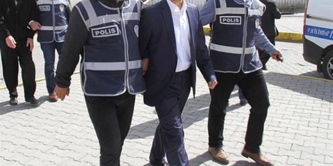 Gaziantep'te FET/PDY operasyonunda yakalanan pheli tutukland
