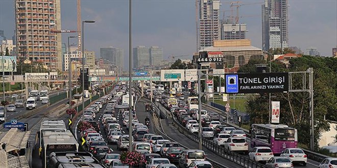 stanbul trafiinde bayram younluu