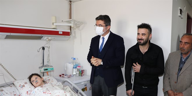 Erzurumlu 'kahraman baba' hayatn kurtard kk kzla hastanede bulutu