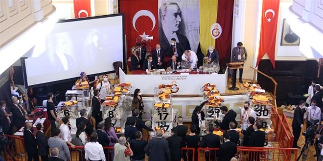 Galatasaray'da iki bakan aday birleme karar ald