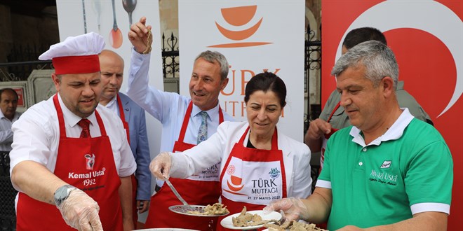 Edirne'deki Trk Mutfa Haftas etkinliklerinde 300 kilogram tava cieri yapld
