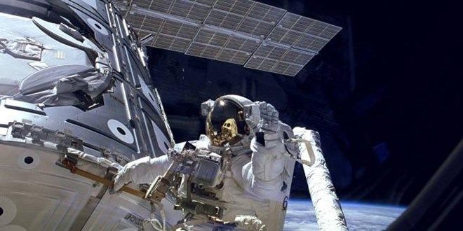 NASA alarma geti: Astronotun kaskna su doldu