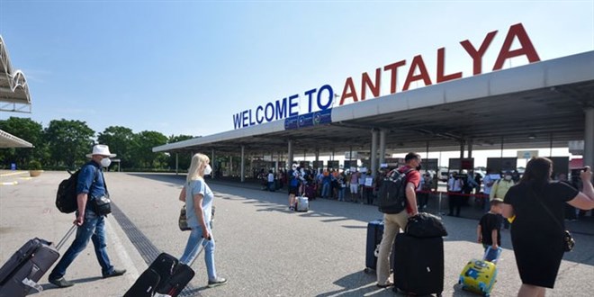 Antalya'ya gelen turist says 2 milyonu at