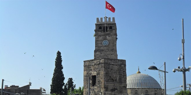 Tarihi Saat Kulesi'ndeki orijinal saatin yerine bakasnn konulduu iddiasna dorulama