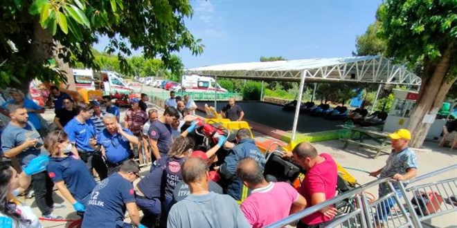 Antalya'da lunaparkta salncan kopmas sonucu 3 ocuk yaraland