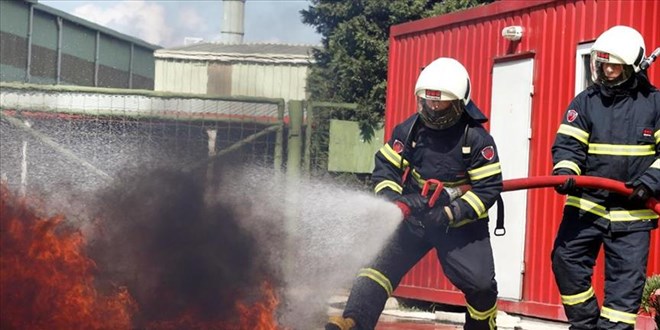 Bursa'da iki katl ahap bina yand