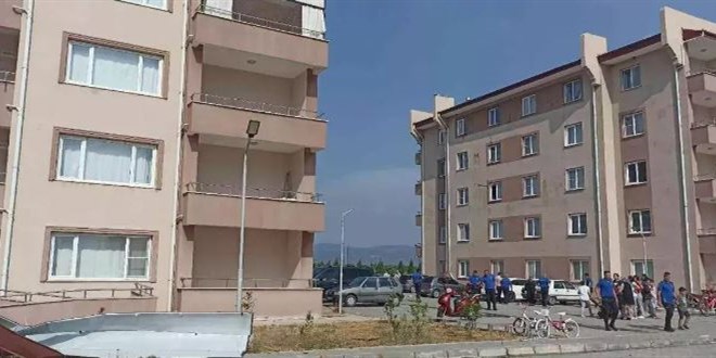 Cezaevi lojmanlarnn atlar utu, 15 ara hasar grd