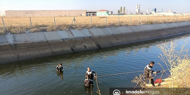 Konya'da serinlemek iin su kanalna giren ocuk bouldu