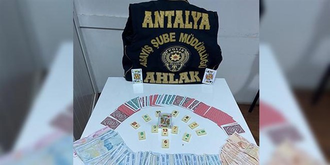 Antalya'da kumar operasyonu: 13 kiiye 23 bin lira ceza