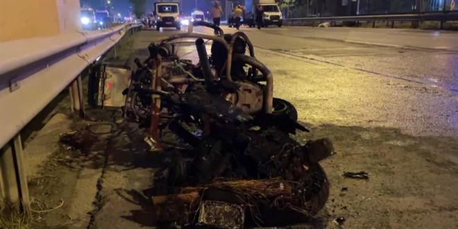 Kartal'da kamyona arpan motosikletteki iki kii ld