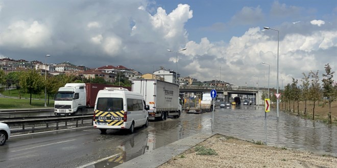 stanbul'da saanak balad, yollar gle dnd