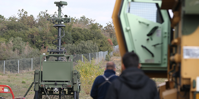 TBTAK'n gelitirdii 'Jandarma Araca Monte Milli Lazer Sistemi' tantld