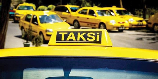 Turistten fazla cret alan taksicinin belgesi 30 gn iptal edildi