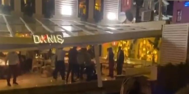 Beikta'ta deniz kenarndaki restorann balkonu kt, 4 kii yaraland