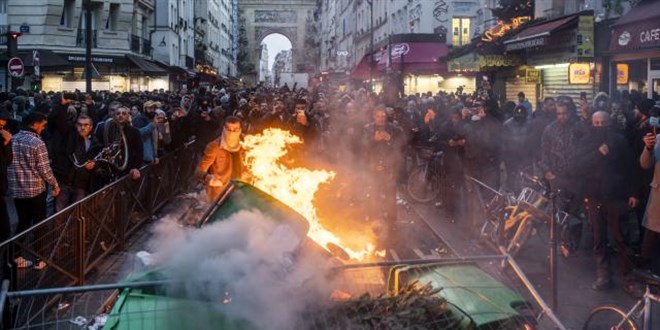 Besledikleri PKK Fransa'y vurdu! Terr yandalar Paris'i yakp ykyor