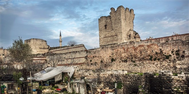 Yedikule bostanlarnn restorasyon srasnda tahrip edildii iddias