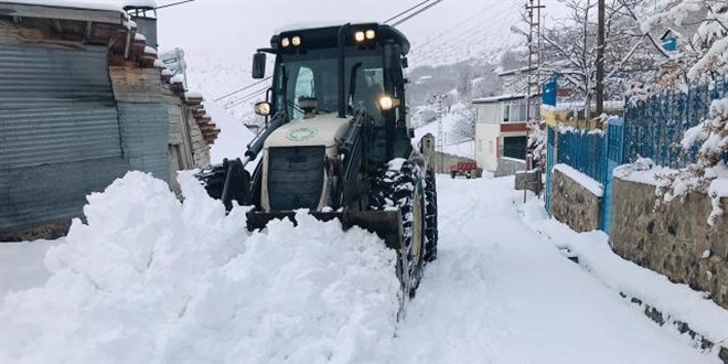 130 mahallenin yolu kar nedeniyle kapand