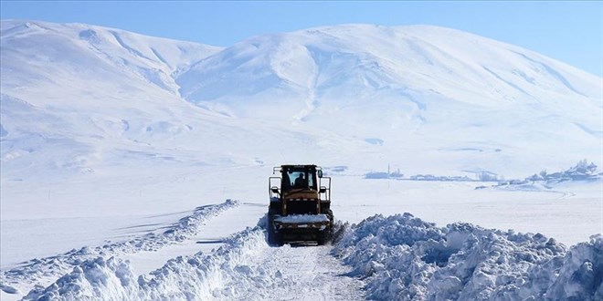 Dou Anadolu'da kar nedeniyle 249 yerleim yerine ulam salanamyor