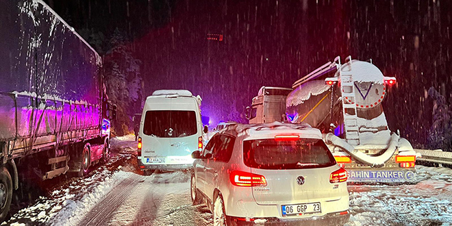 Konya'da kar nedeniyle ulama kapatlan yollar ald
