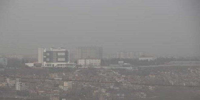 Diyarbakr ve Mardin'de toz tanm etkili oldu