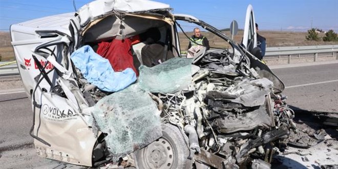 Ktahya'da trafik kazas: 1 l, 1 yaral