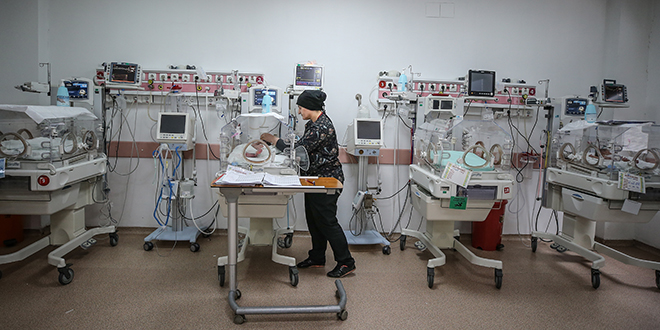 Depremlerde ayakta kalan hastanede 625 bebek dodu